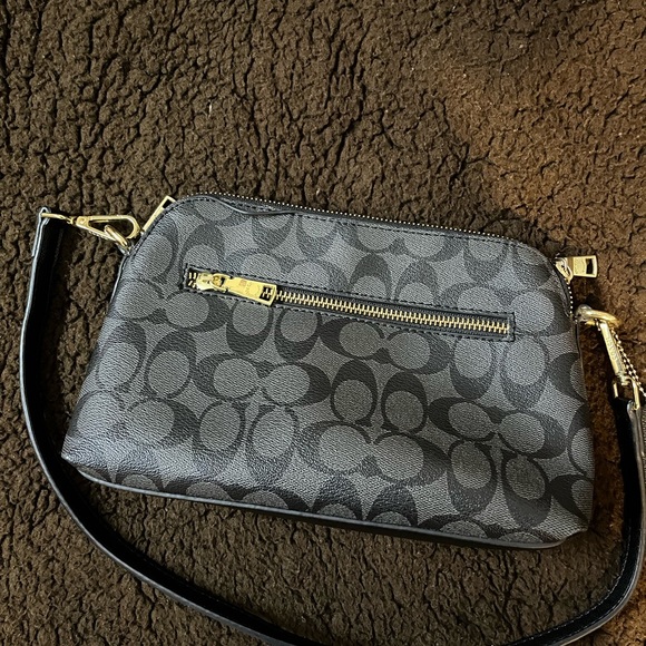 Black Coach Women Handbag - Picture 4 of 9